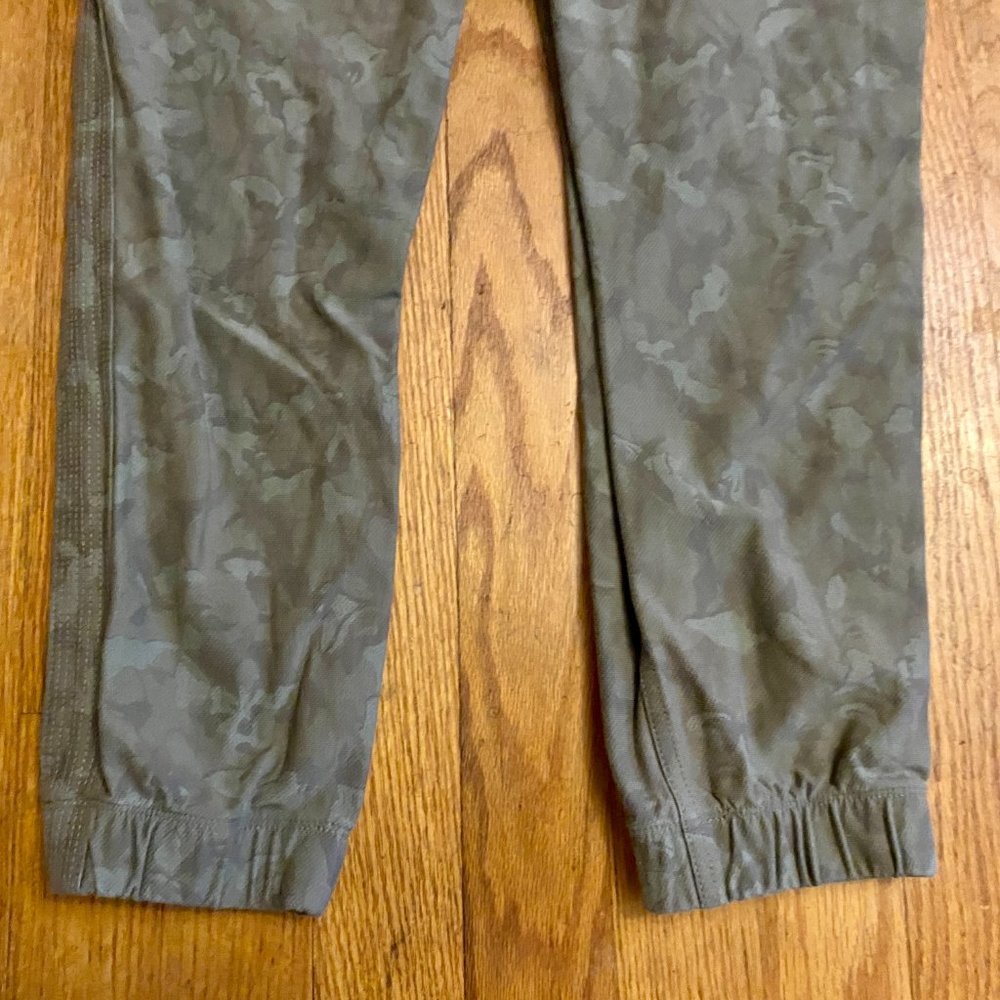 Athleta Farallon Printed Jogger Size 2 - Picture 6 of 10